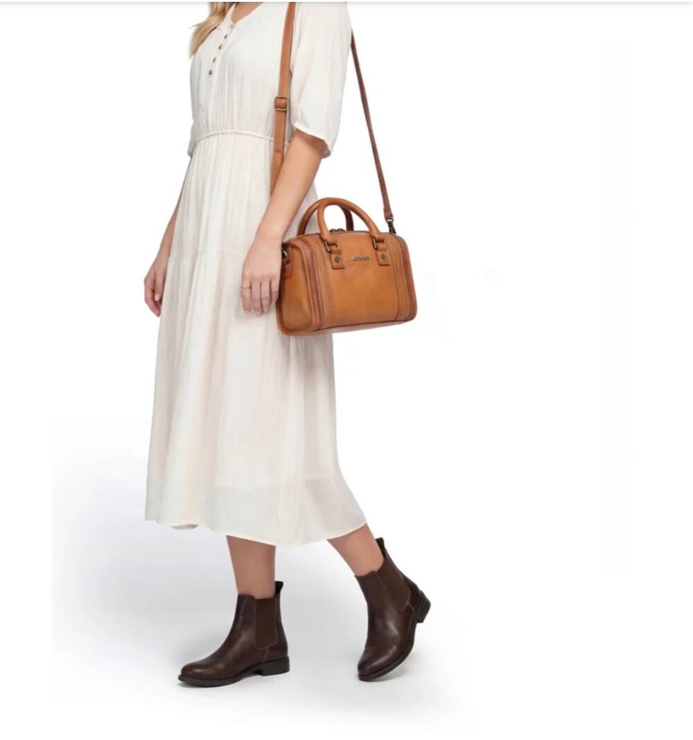 Old Trend
Mini Trunk Crossbody